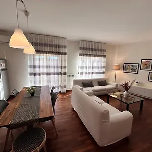 Casa Terrazza Del Sole Appartamento Aeroporto di Catania Fontana Rossa